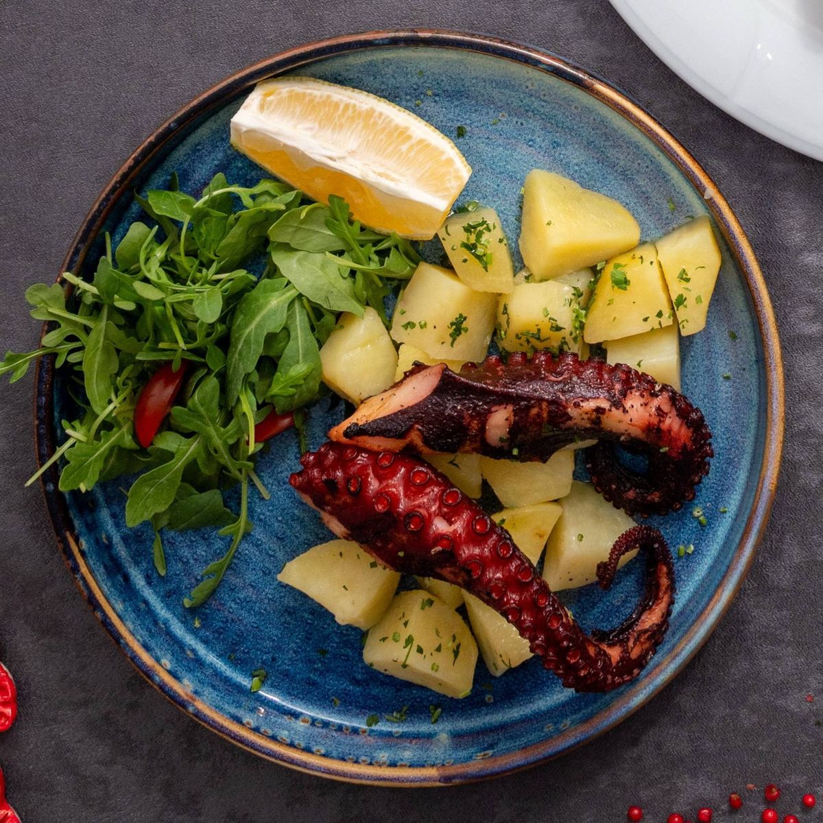 Caracatiță la jar cu cartofi și pătrunjel